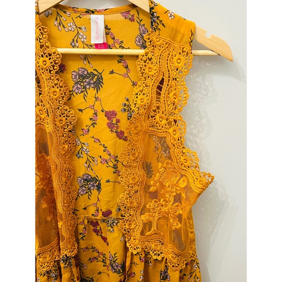 NO BOUNDARIES Yellow Floral Lace Trim Sleeveless Kimono Vest Women XL 15 17 - Picture 2 of 4